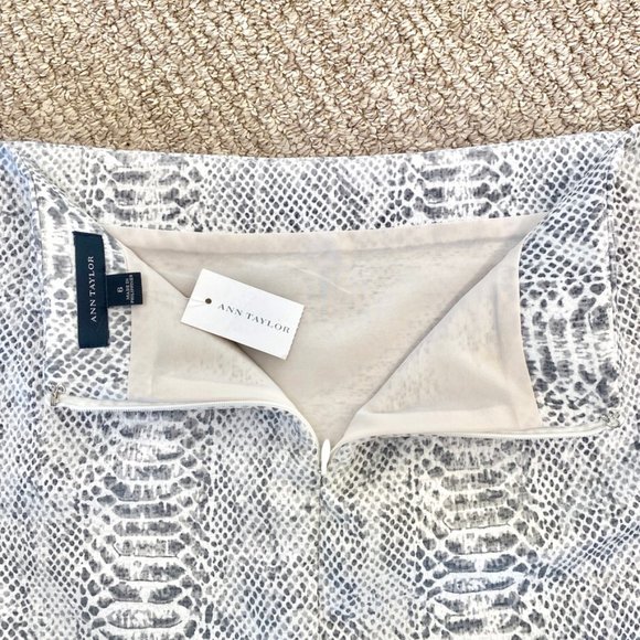 Ann Taylor NWT Grey/White Snake Print Pencil Skirt - Picture 6 of 13